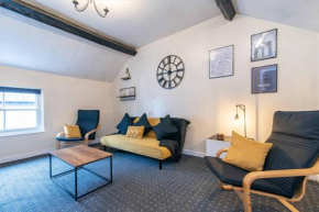 Characterful 2 bedroom apartment - Central location